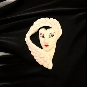 🎉host pick🎉 Cathy Hardwick Mikasa bone china brooch